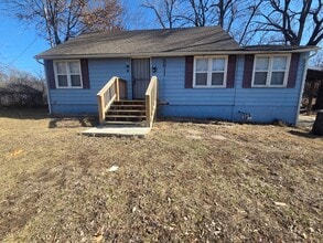 Building Photo - 4 Bed 1 Bath - NEW TO MARKET