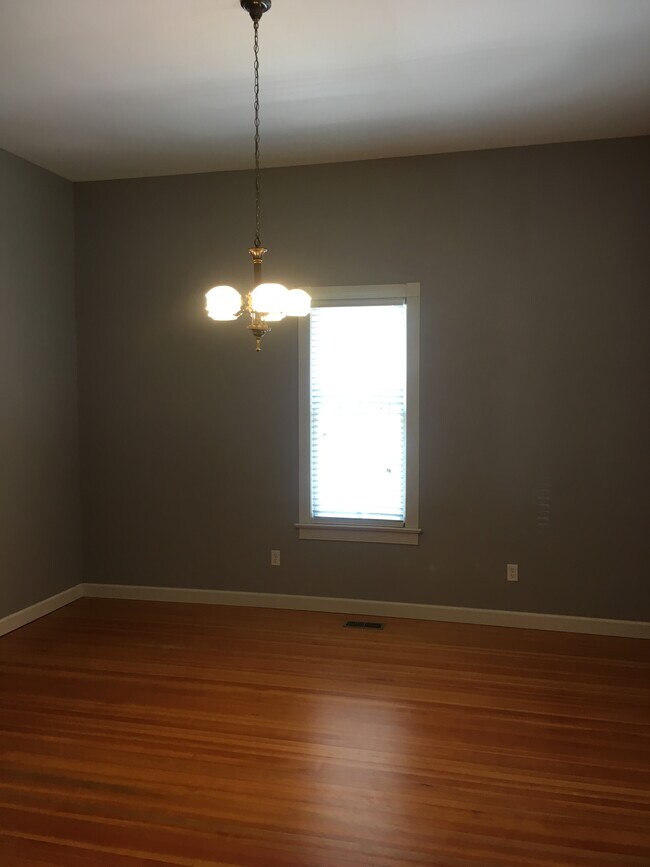 Living room - 611 E Martin St