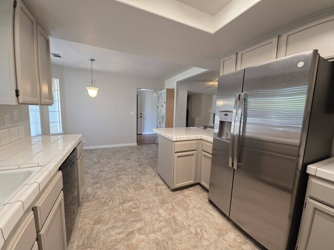 Building Photo - 3179 Sunglow Dr