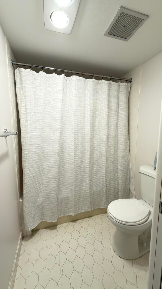 Building Photo - 2000 Presidential Way