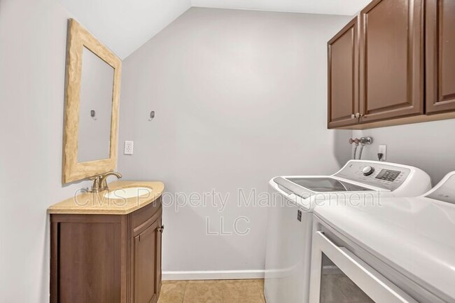 Building Photo - 2219 North Ave