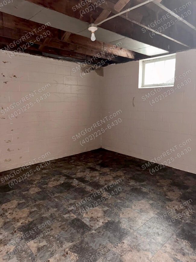 Building Photo - 2104 S 42nd St