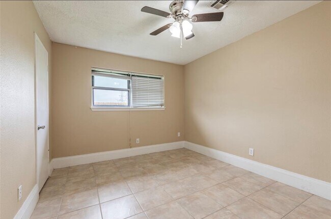 Building Photo - 1350 Strawberry St