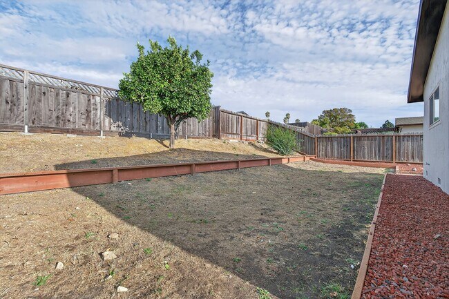 Building Photo - Renovated 3-Bedroom Single Family Home in Pinole Available Now!!!