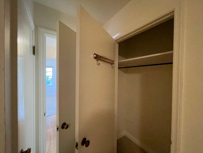 Building Photo - 3 Bed, 1.5 Bath Home