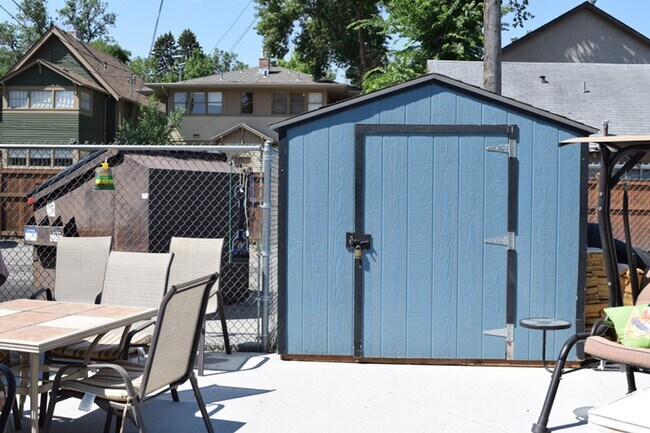 Building Photo - Furnished Efficiency Near Hospitals and Do...
