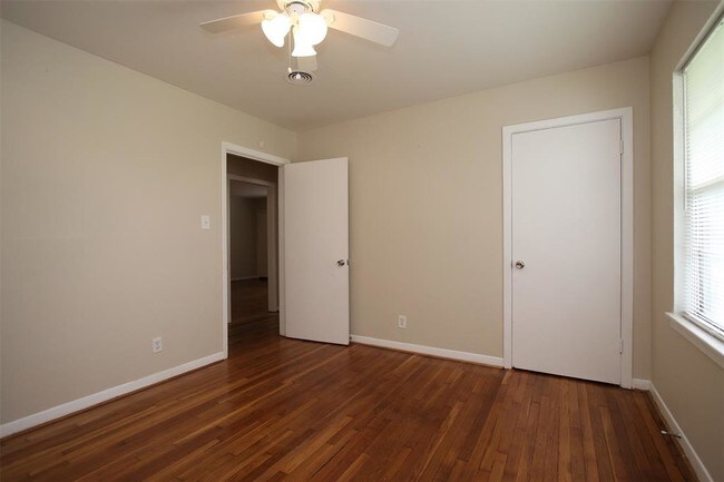 Building Photo - 8819 Timberside Dr