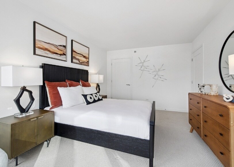 Building Photo - 354 W Hubbard St