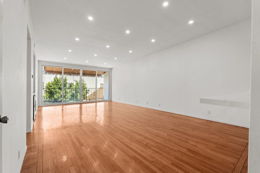 Building Photo - 1559 Winona Blvd