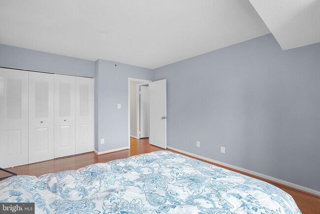 Building Photo - 3713 S George Mason Dr