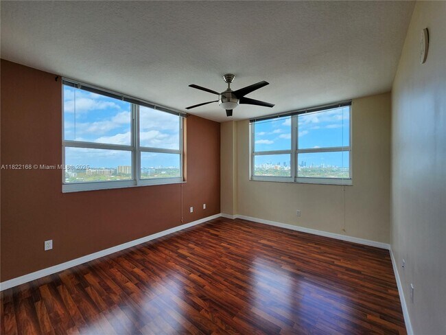 Building Photo - 2665 SW 37th Ave