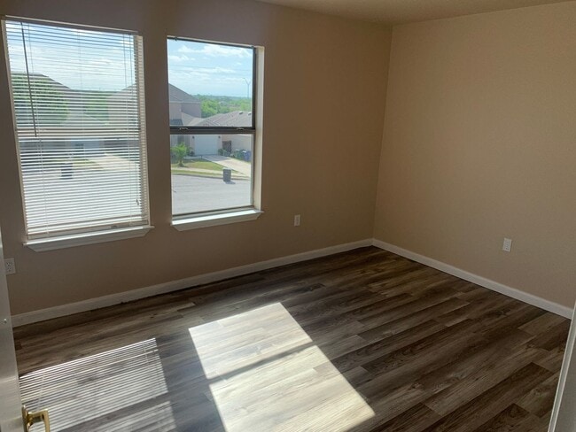 Building Photo - *MOVE IN SPECIAL* Spacious 3BR Two-Story Near Lackland AFB with Fenced Backyard