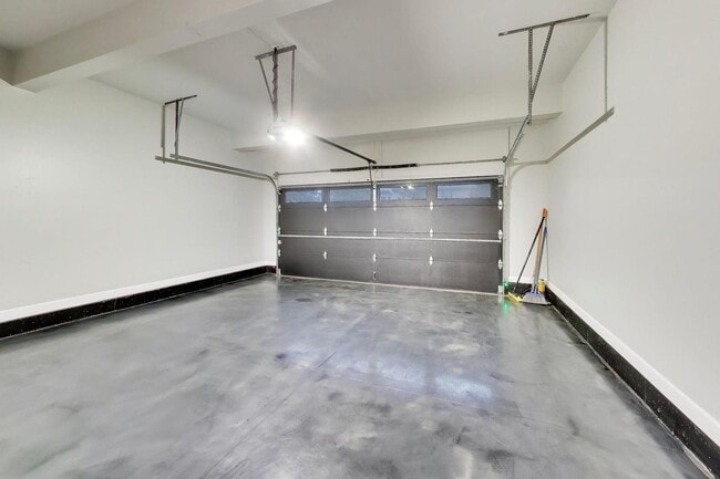 Building Photo - 18768 W Highfield Dr