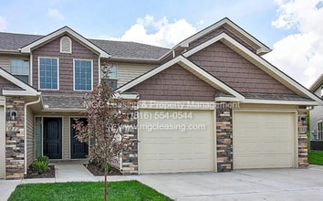 Building Photo - Sought after Townhome in Raymore - Ready for Your End of December Move!