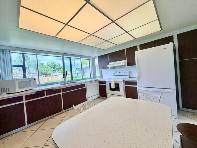 Building Photo - 5011 Madison St