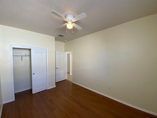 Building Photo - 4 Bedroom Single Story Home Available Near...