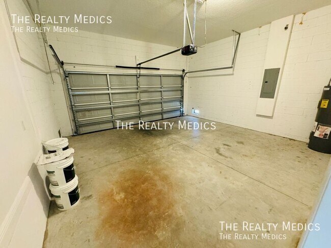 Building Photo - 1417 Swan Ct