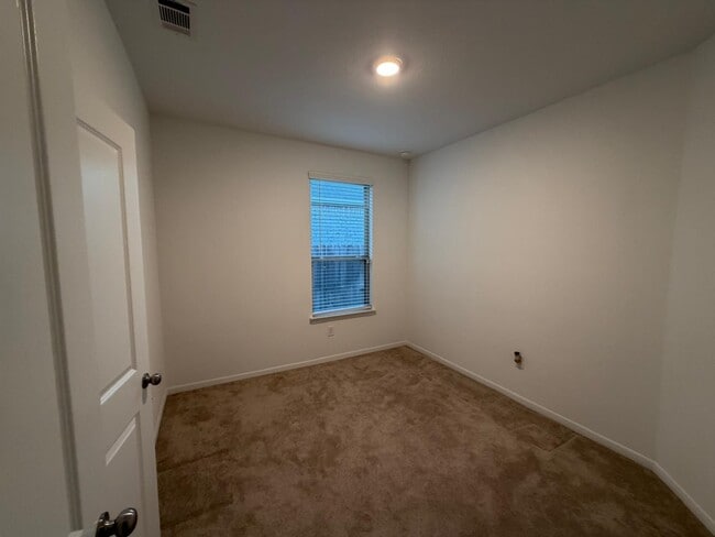 Building Photo - 14731 Maple Pond Pl