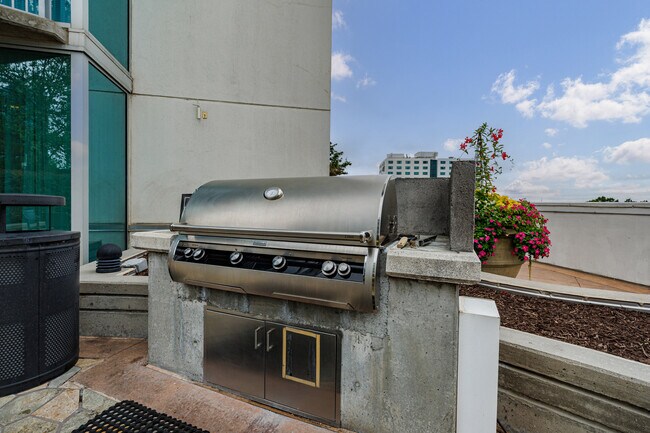 Building Photo - 3324 Peachtree Rd NE