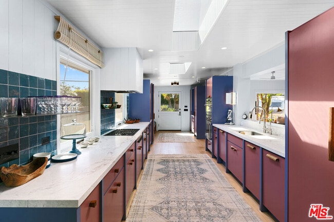 Building Photo - 7038 Dume Dr