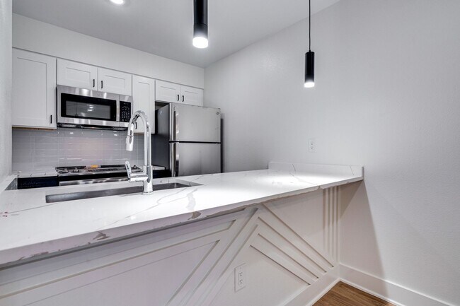 Building Photo - K226 - Treehouse #205