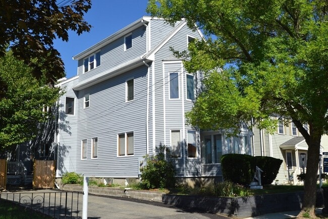 Building Photo - 28 Trowbridge St