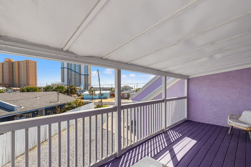 Building Photo - 5218 Beach Dr