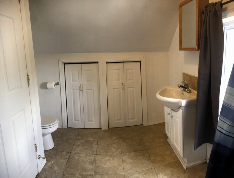 Bathroom - 829 Milwaukee St