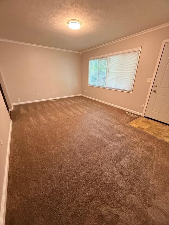 Building Photo - Eagledale - 3 BR home