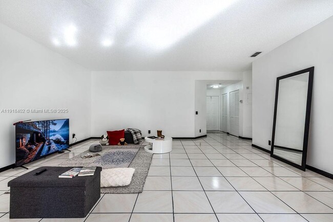 Building Photo - 6641 Via Regina