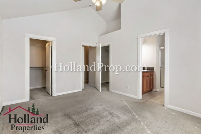 Building Photo - Charming 2-Bedroom Beaverton Townhome with Attached Garage!