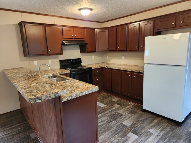 Building Photo - 19066 Taylor Rd