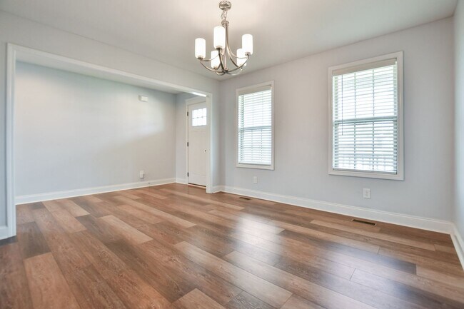Building Photo - Pet Friendly Four Bedroom!
