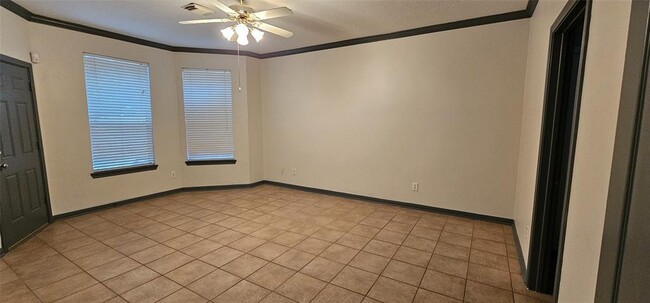 Building Photo - 18411 Autumn Park Dr