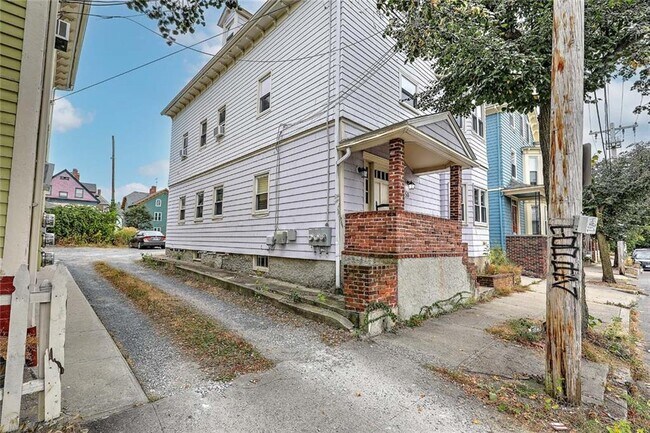 Building Photo - 50 Barton St