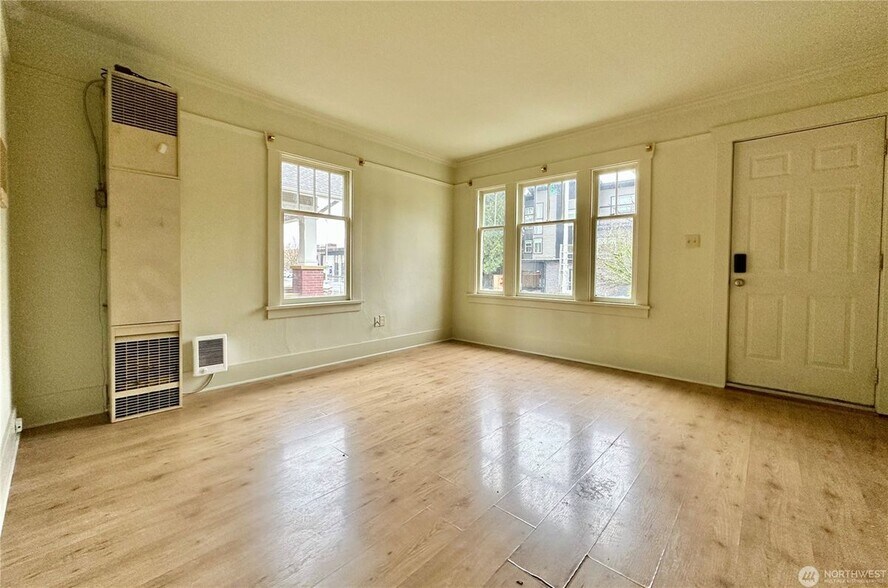 Building Photo - 112 Wells Ave S