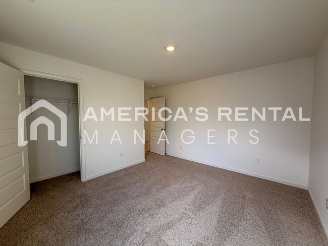 Building Photo - Modern Two Story Living in Doss Ferry - Available NOW!!