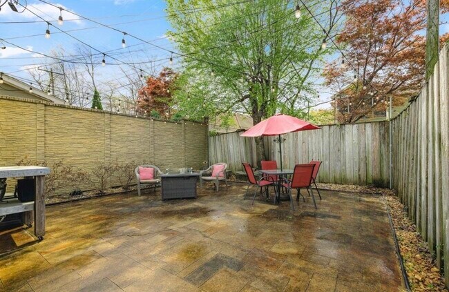 Building Photo - 2065 Peabody Ave