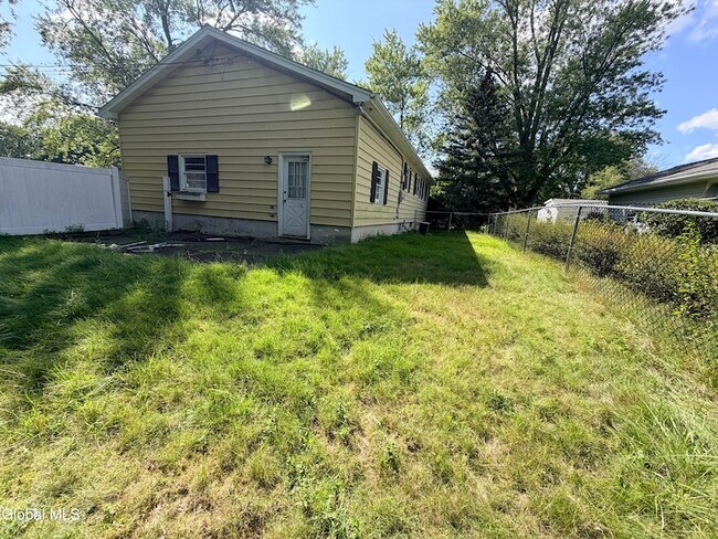 Building Photo - 5 Blue Creek Ln