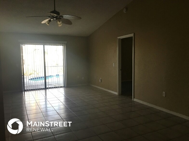 Building Photo - 2348 Ainsworth Ave