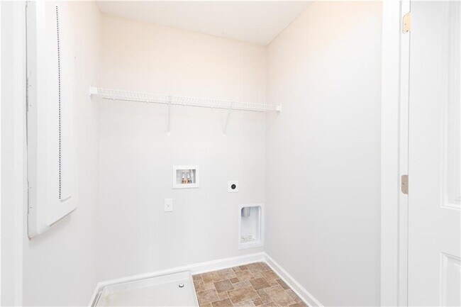 Building Photo - 770 Sunset Park Dr