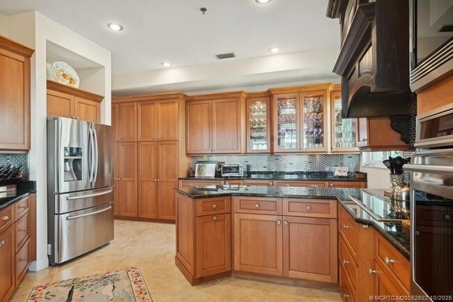 Building Photo - 1130 SW Chapman Way