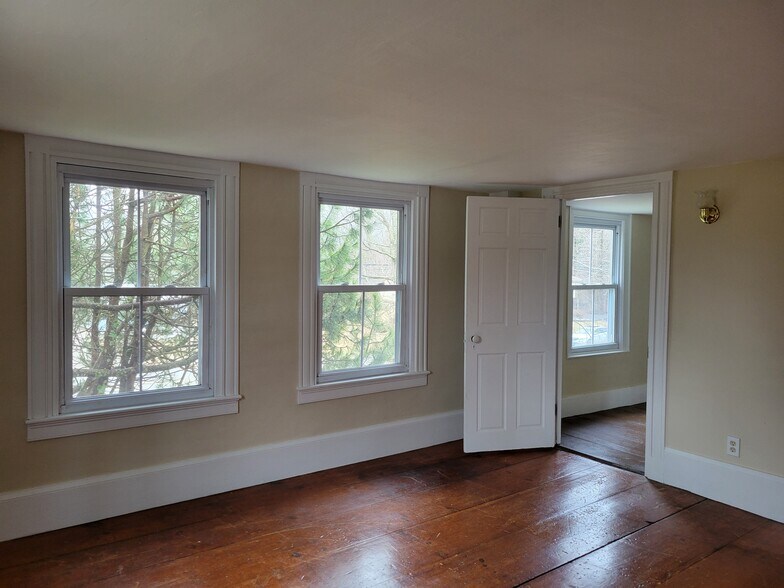 Building Photo - 106 Emerson Ave
