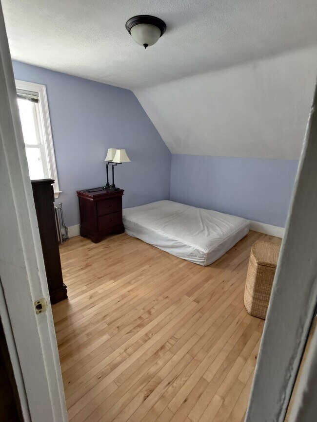 bed2 - 11 Westford St