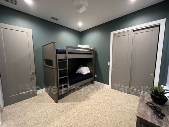 Building Photo - 183 Orange Pl