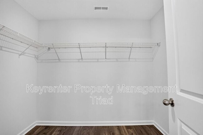 Building Photo - 3012 Highlander Pt