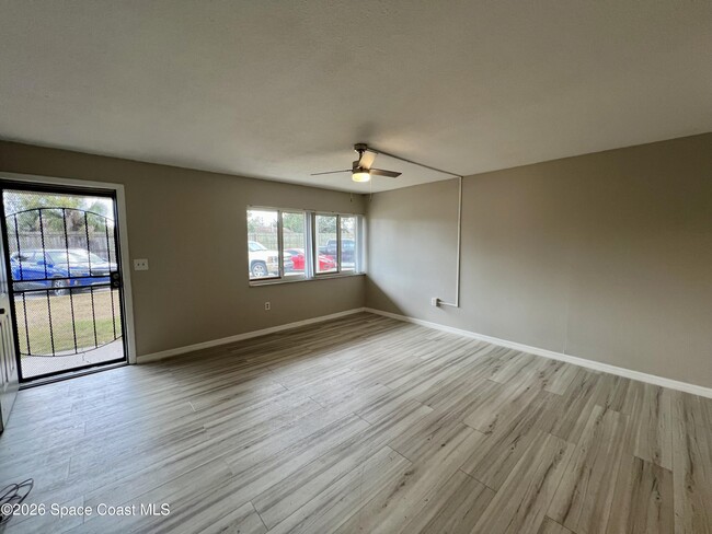 Building Photo - 800 N Fiske Blvd