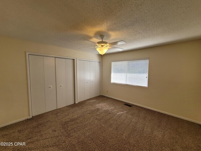 Building Photo - 1204 Drake Ave