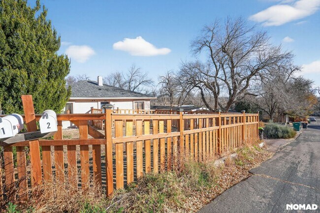 Building Photo - 30 W Navajo St