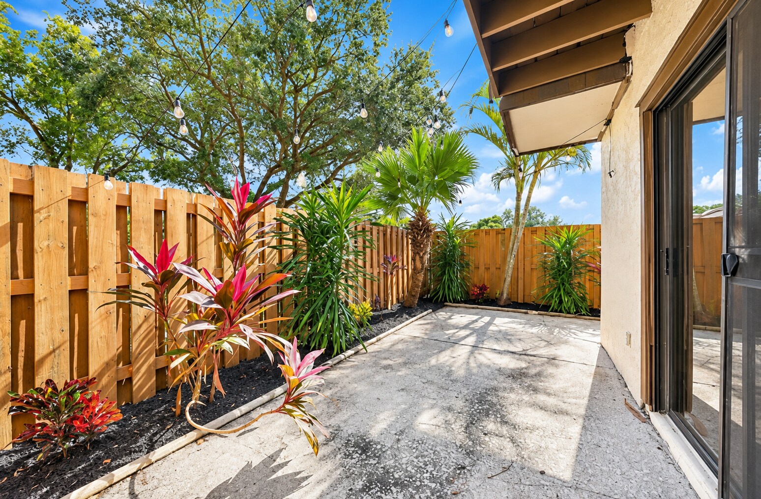 Building Photo - 4012 Palm Bay Cir